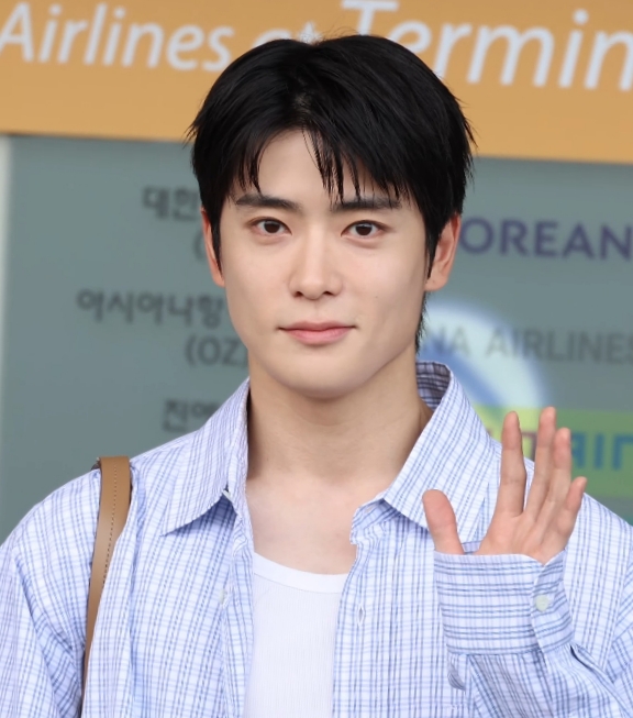 Foto close-up Jaehyun NCT 127 menjelang comeback 2026